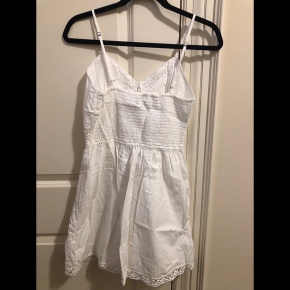 Abercrombie & Fitch - Picture 2 of 3